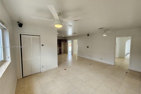 Casa en alquiler en Hollywood, Florida, 3 dormitorios, 187.48 m2 № 2074875 - foto 10