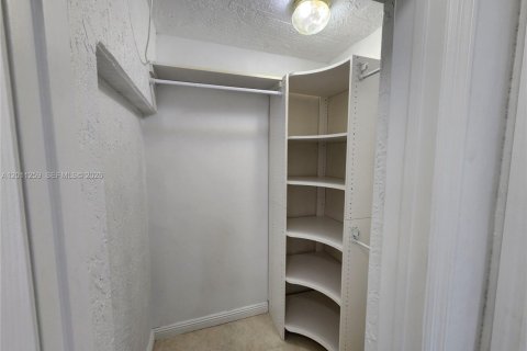 Casa en alquiler en Hollywood, Florida, 3 dormitorios, 187.48 m2 № 2074875 - foto 22