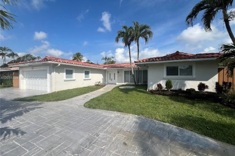 Casa en Hollywood, Florida 3 dormitorios, 187.48 m2 № 2074875