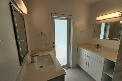 Casa en alquiler en Hollywood, Florida, 3 dormitorios, 187.48 m2 № 2074875 - foto 26