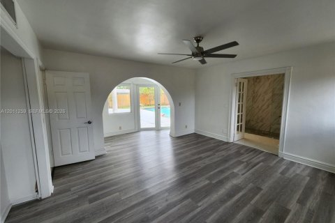 Casa en alquiler en Hollywood, Florida, 3 dormitorios, 187.48 m2 № 2074875 - foto 24