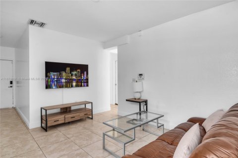 Villa ou maison à louer à Miami, Floride: 2 chambres, 278.99 m2 № 1921822 - photo 3