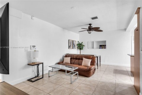 Villa ou maison à louer à Miami, Floride: 2 chambres, 278.99 m2 № 1921822 - photo 2
