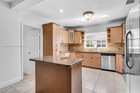 Casa en alquiler en Miami, Florida, 2 dormitorios, 278.99 m2 № 1921822 - foto 8