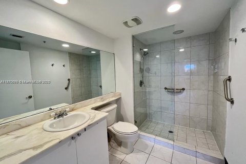 Condo in Aventura, Florida, 2 bedrooms № 1978597 - photo 12