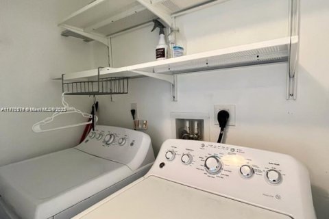 Condo in Aventura, Florida, 2 bedrooms № 1978597 - photo 18