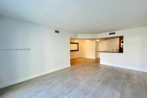 Condo in Aventura, Florida, 2 bedrooms № 1978597 - photo 17