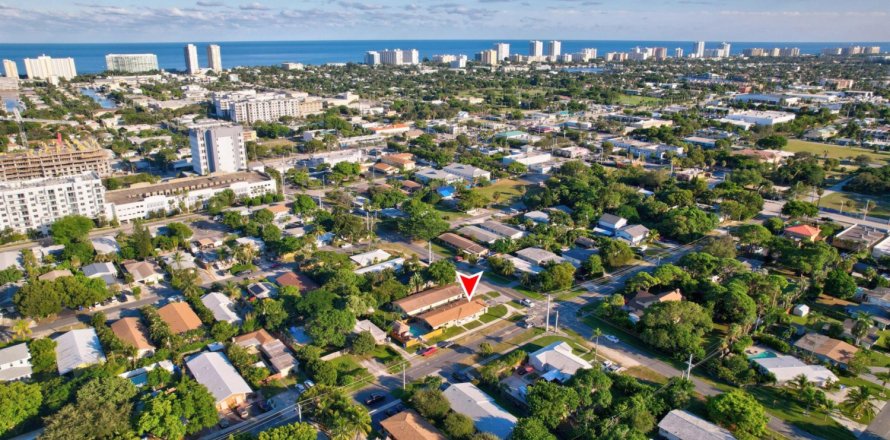Propiedad comercial en Pompano Beach, Florida 2 dormitorios, 92.9 m2 № 1117781