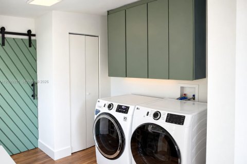 Купить виллу или дом в Майами, Флорида 4 спальни, 102.75м2, № 2397244 - фото 13