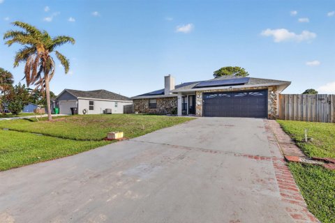 House in Port St. Lucie, Florida 3 bedrooms, 139.26 sq.m. № 2088431