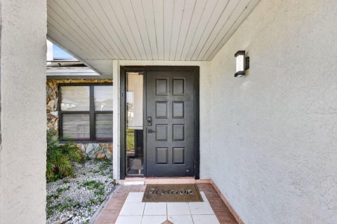 House in Port St. Lucie, Florida 3 bedrooms, 139.26 sq.m. № 2088431 - photo 4