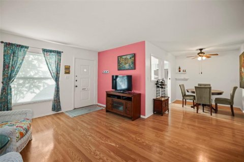 House in Dunedin, Florida 2 bedrooms, 88.26 sq.m. № 2208037 - photo 7