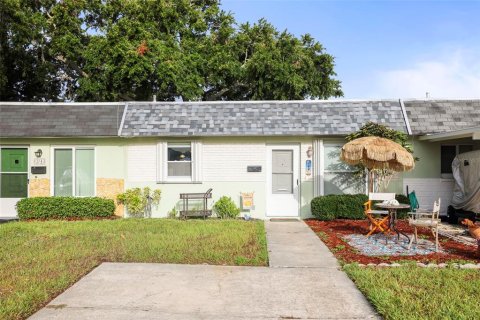 House in Dunedin, Florida 2 bedrooms, 88.26 sq.m. № 2208037 - photo 2