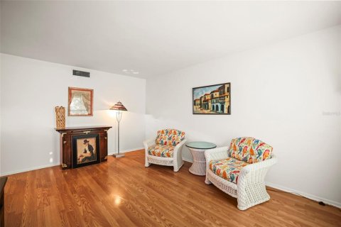 House in Dunedin, Florida 2 bedrooms, 88.26 sq.m. № 2208037 - photo 10
