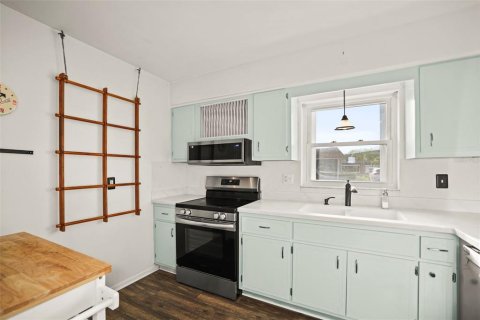 House in Dunedin, Florida 2 bedrooms, 88.26 sq.m. № 2208037 - photo 5