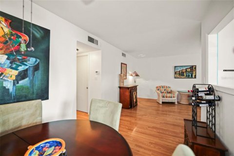 House in Dunedin, Florida 2 bedrooms, 88.26 sq.m. № 2208037 - photo 12