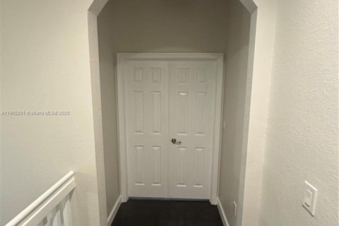 Villa ou maison à louer à Miami, Floride: 4 chambres, 286.14 m2 № 1955855 - photo 23