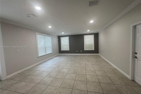 Villa ou maison à louer à Miami, Floride: 4 chambres, 286.14 m2 № 1955855 - photo 16