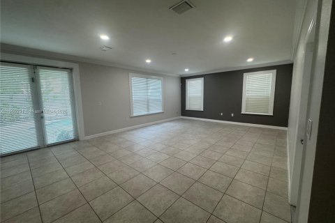 Villa ou maison à louer à Miami, Floride: 4 chambres, 286.14 m2 № 1955855 - photo 15