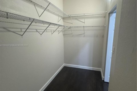 Villa ou maison à louer à Miami, Floride: 4 chambres, 286.14 m2 № 1955855 - photo 29