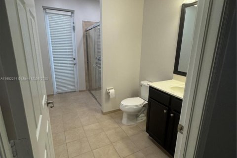 Villa ou maison à louer à Miami, Floride: 4 chambres, 286.14 m2 № 1955855 - photo 6