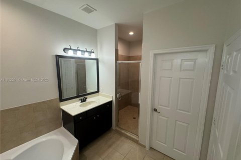 Villa ou maison à louer à Miami, Floride: 4 chambres, 286.14 m2 № 1955855 - photo 26