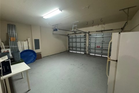 Villa ou maison à louer à Miami, Floride: 4 chambres, 286.14 m2 № 1955855 - photo 19