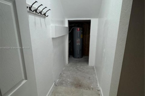 Villa ou maison à louer à Miami, Floride: 4 chambres, 286.14 m2 № 1955855 - photo 12