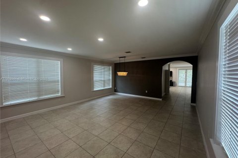 Villa ou maison à louer à Miami, Floride: 4 chambres, 286.14 m2 № 1955855 - photo 4