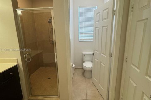 Villa ou maison à louer à Miami, Floride: 4 chambres, 286.14 m2 № 1955855 - photo 27