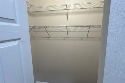 Villa ou maison à louer à Miami, Floride: 4 chambres, 286.14 m2 № 1955855 - photo 30