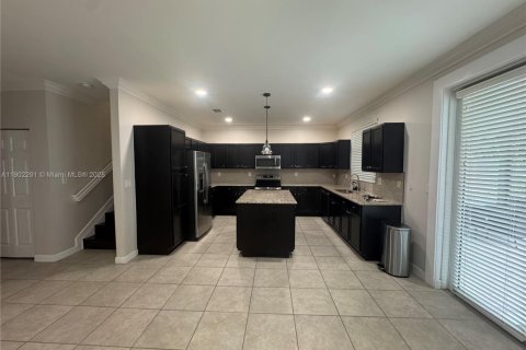 Villa ou maison à louer à Miami, Floride: 4 chambres, 286.14 m2 № 1955855 - photo 17