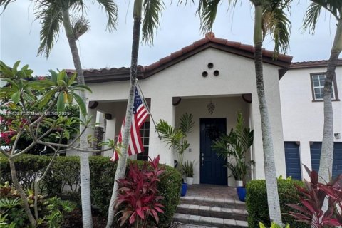 Villa ou maison à louer à Miami, Floride: 4 chambres, 286.14 m2 № 1955855 - photo 2