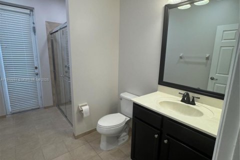 Villa ou maison à louer à Miami, Floride: 4 chambres, 286.14 m2 № 1955855 - photo 7