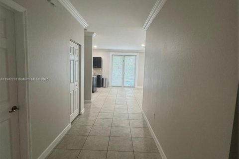 Villa ou maison à louer à Miami, Floride: 4 chambres, 286.14 m2 № 1955855 - photo 11