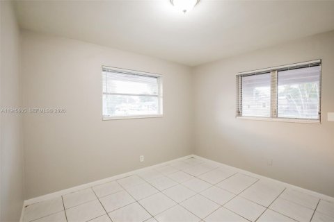 Снять в аренду виллу или дом в Маргит, Флорида 4 спальни, 136.19м2, № 2002126 - фото 9