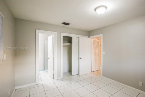 Снять в аренду виллу или дом в Маргит, Флорида 4 спальни, 136.19м2, № 2002126 - фото 10