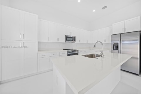 Casa en venta en Homestead, Florida, 4 dormitorios, 175.12 m2 № 2058798 - foto 23