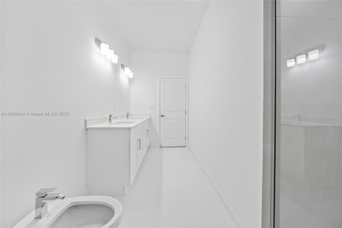 Casa en venta en Homestead, Florida, 4 dormitorios, 175.12 m2 № 2058798 - foto 18