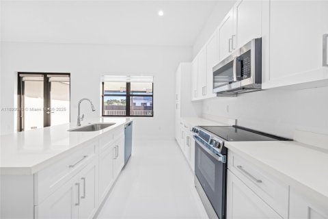 Casa en venta en Homestead, Florida, 4 dormitorios, 175.12 m2 № 2058798 - foto 21