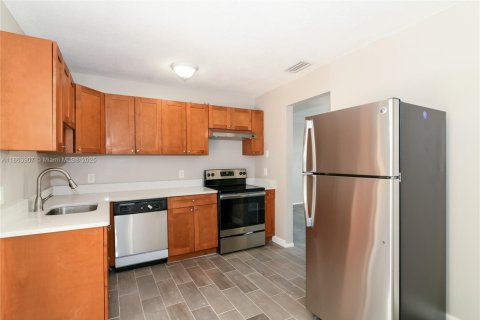 Casa en alquiler en Pompano Beach, Florida, 3 dormitorios, 135.17 m2 № 1891744 - foto 5