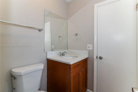 Casa en alquiler en Pompano Beach, Florida, 3 dormitorios, 135.17 m2 № 1891744 - foto 12