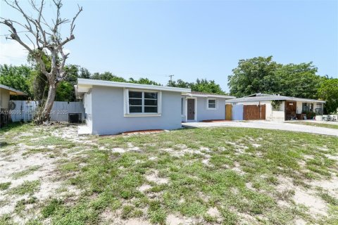 Casa en alquiler en Pompano Beach, Florida, 3 dormitorios, 135.17 m2 № 1891744 - foto 2