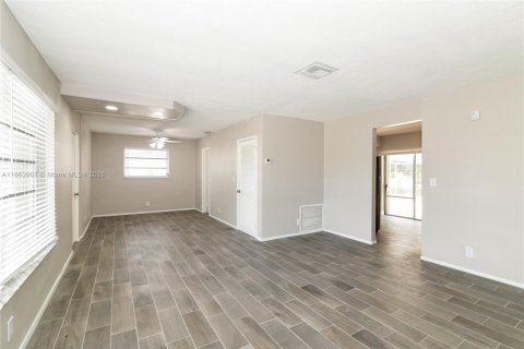 Casa en alquiler en Pompano Beach, Florida, 3 dormitorios, 135.17 m2 № 1891744 - foto 6