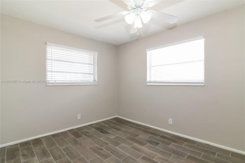 Casa en alquiler en Pompano Beach, Florida, 3 dormitorios, 135.17 m2 № 1891744 - foto 10