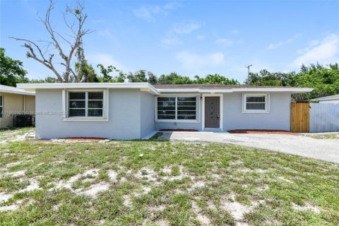 Casa en alquiler en Pompano Beach, Florida, 3 dormitorios, 135.17 m2 № 1891744 - foto 1