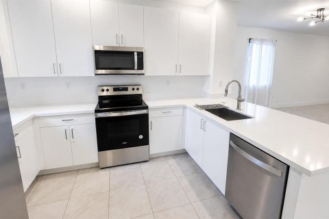House in Ave Maria, Florida 3 bedrooms, 159.51 sq.m. № 2303598 - photo 5