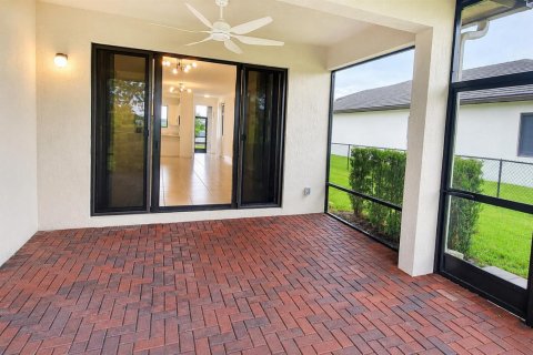 House in Ave Maria, Florida 3 bedrooms, 159.51 sq.m. № 2303598 - photo 15