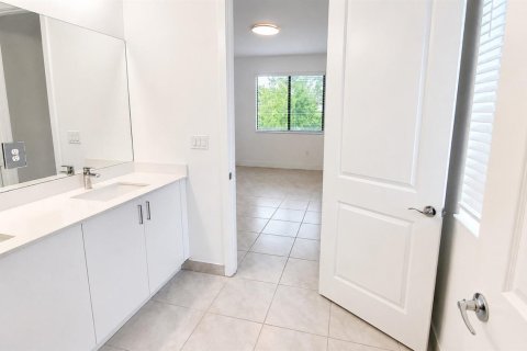 House in Ave Maria, Florida 3 bedrooms, 159.51 sq.m. № 2303598 - photo 10