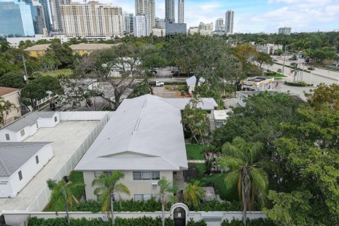 Apartamento en alquiler en Fort Lauderdale, Florida, 2 dormitorios, 78.97 m2 № 1177024 - foto 1